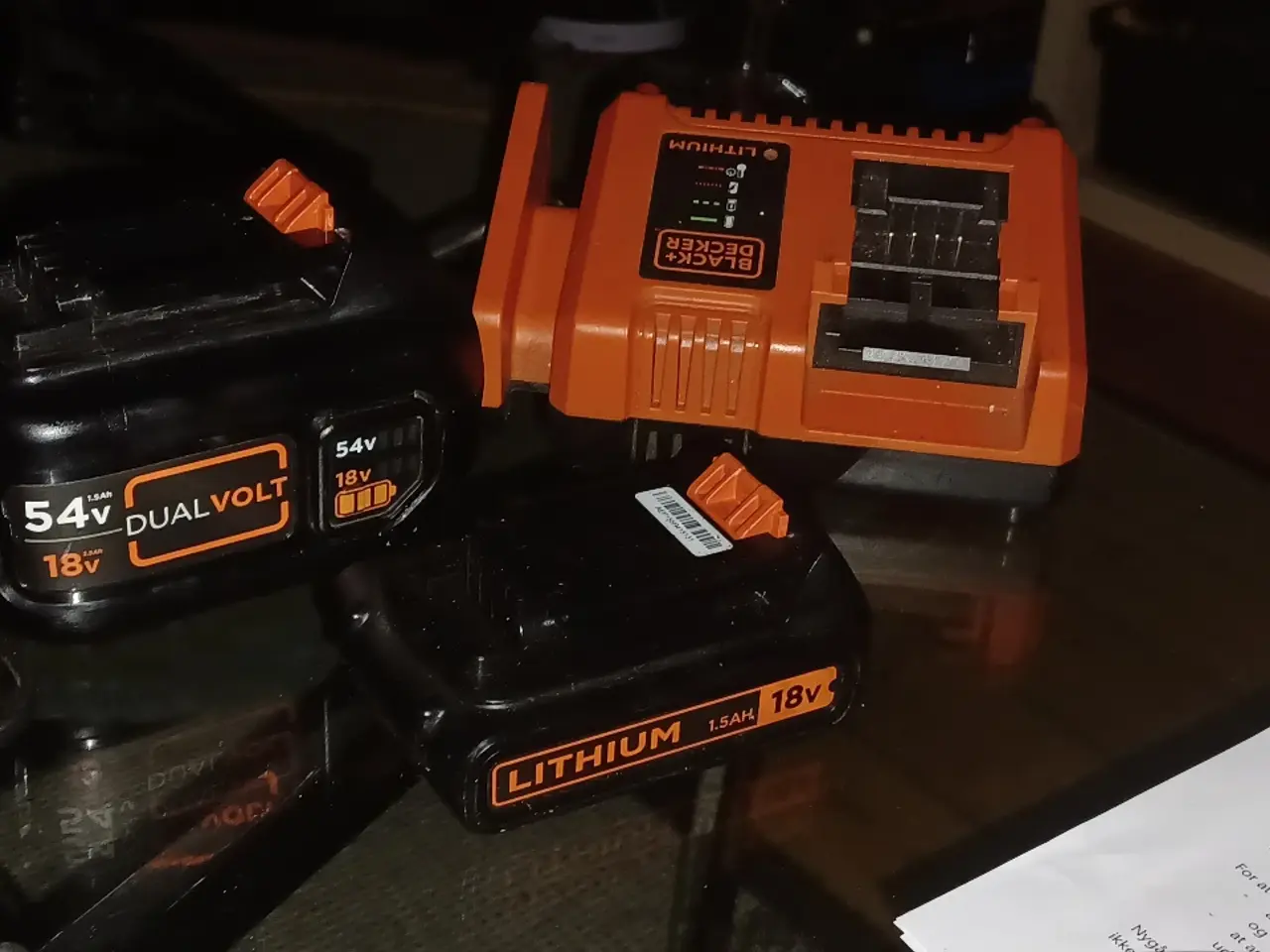 Billede 1 - BLACK & DECKER.. 2  STK BATTERI+ LADER..