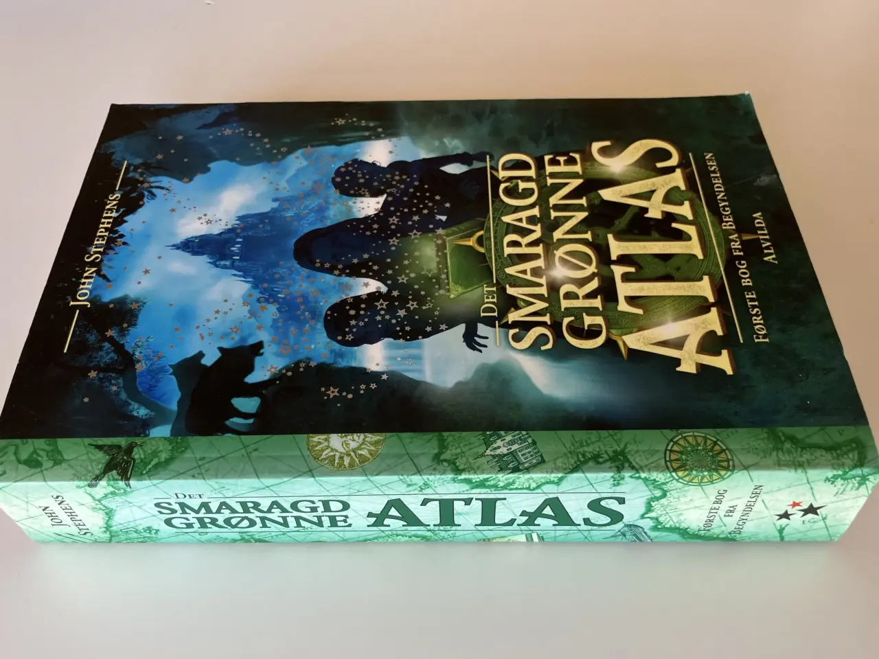 Billede 3 - Det smaragdgrønne atlas. Af John Stephens