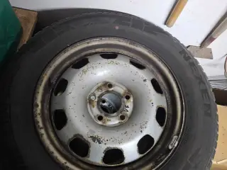 4 Vinterdæk på fælge med vintermærker og tpms 