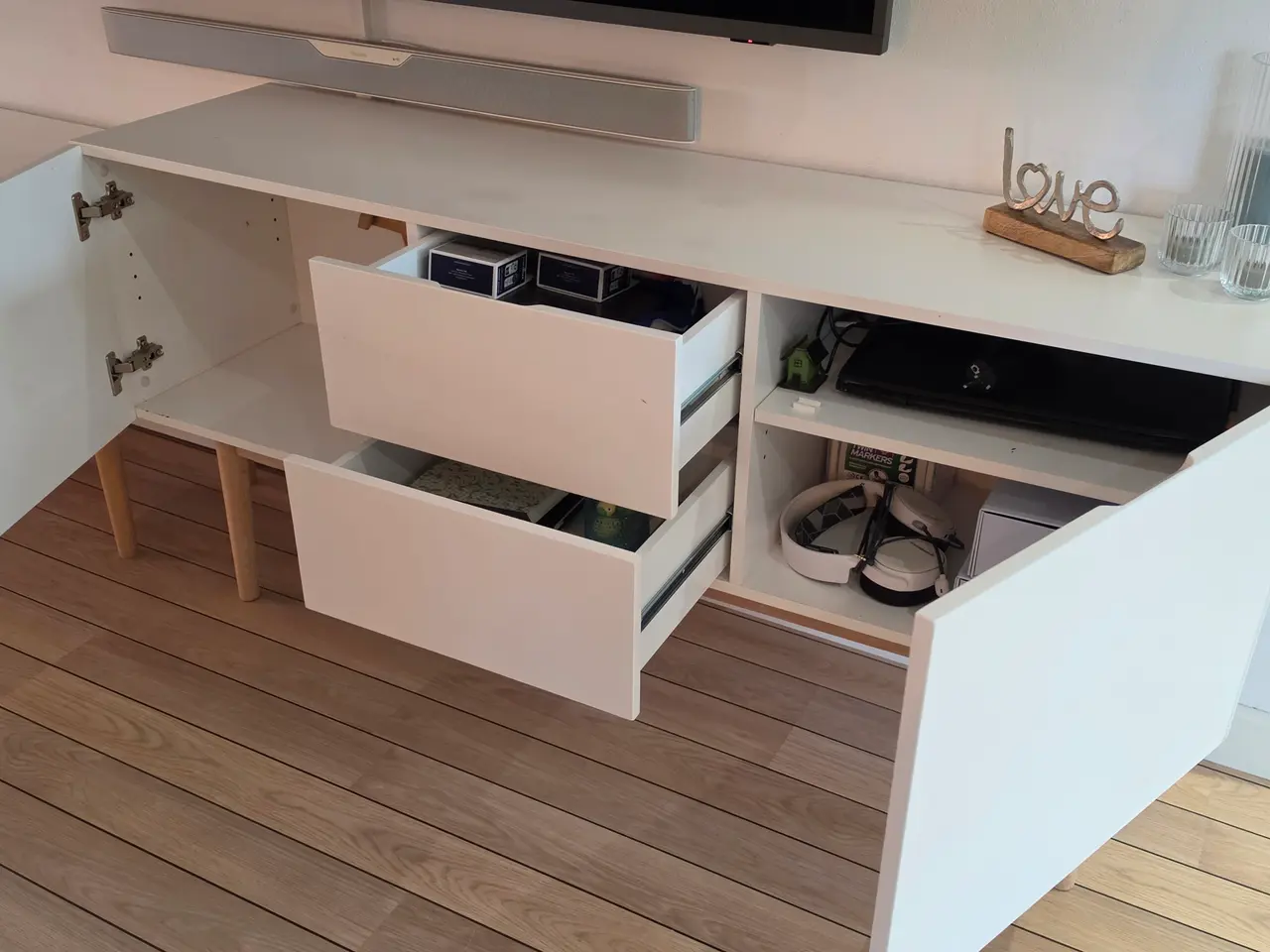 Billede 6 - Tvbord og skænk