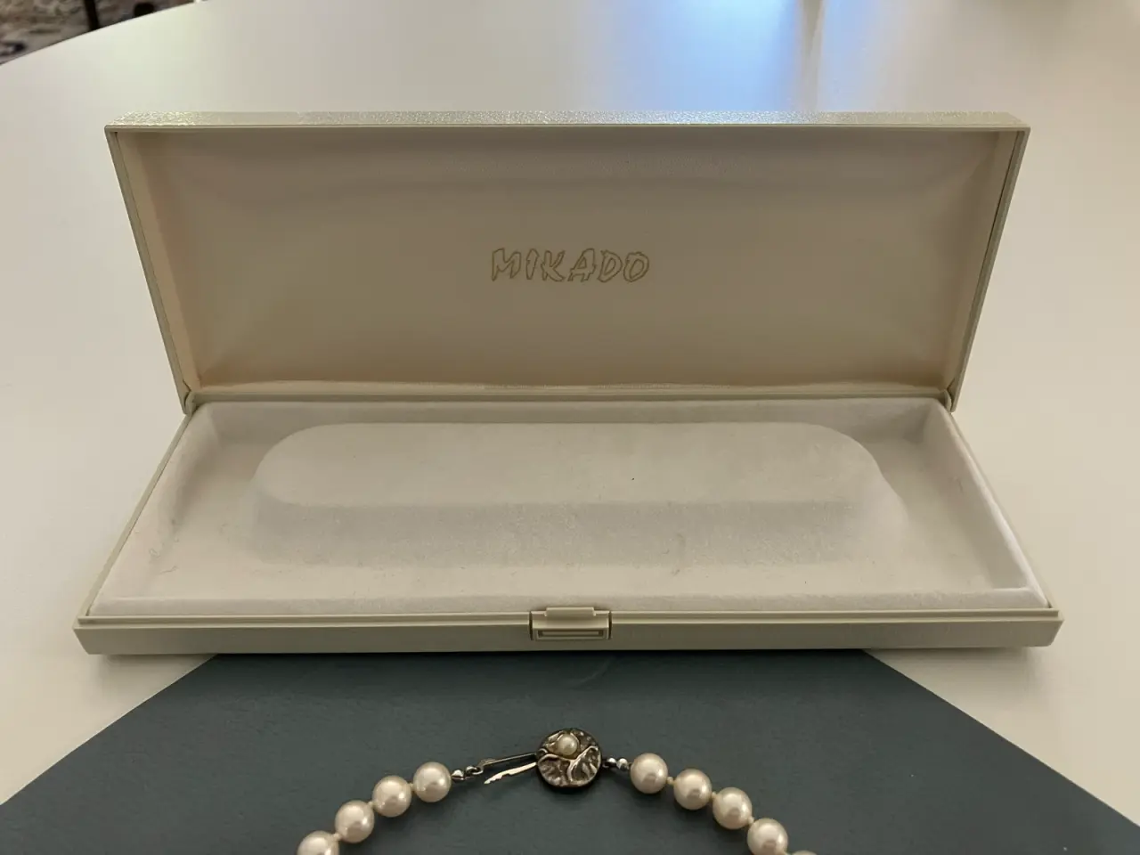 Billede 4 - Smuk Mikado perlehalskæde- med original æske mm  