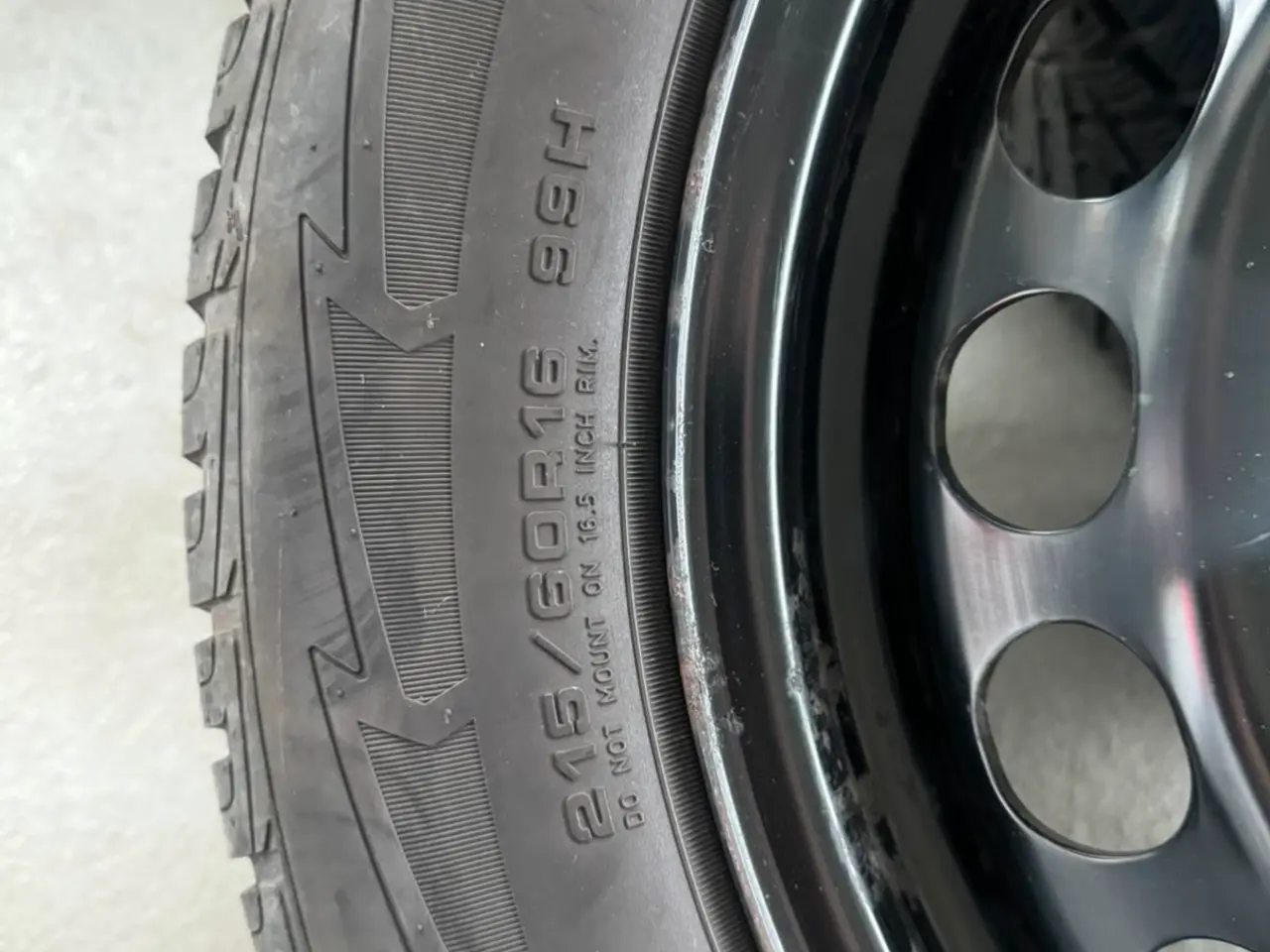 Billede 7 - Helårs dæk 215/60/R16 Good Year Siddet på Vw Passa