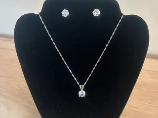 Nyt smykkesæt af sølv og diamant slebet cirkoner