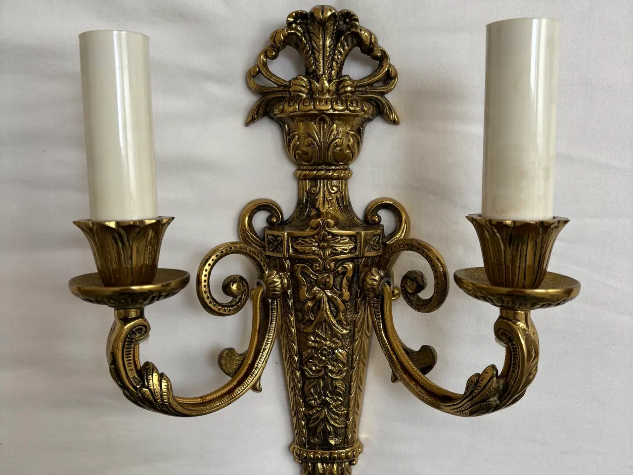 Billede 1 - Vintage 2-armet væglampe i støbt messing – ca. 196