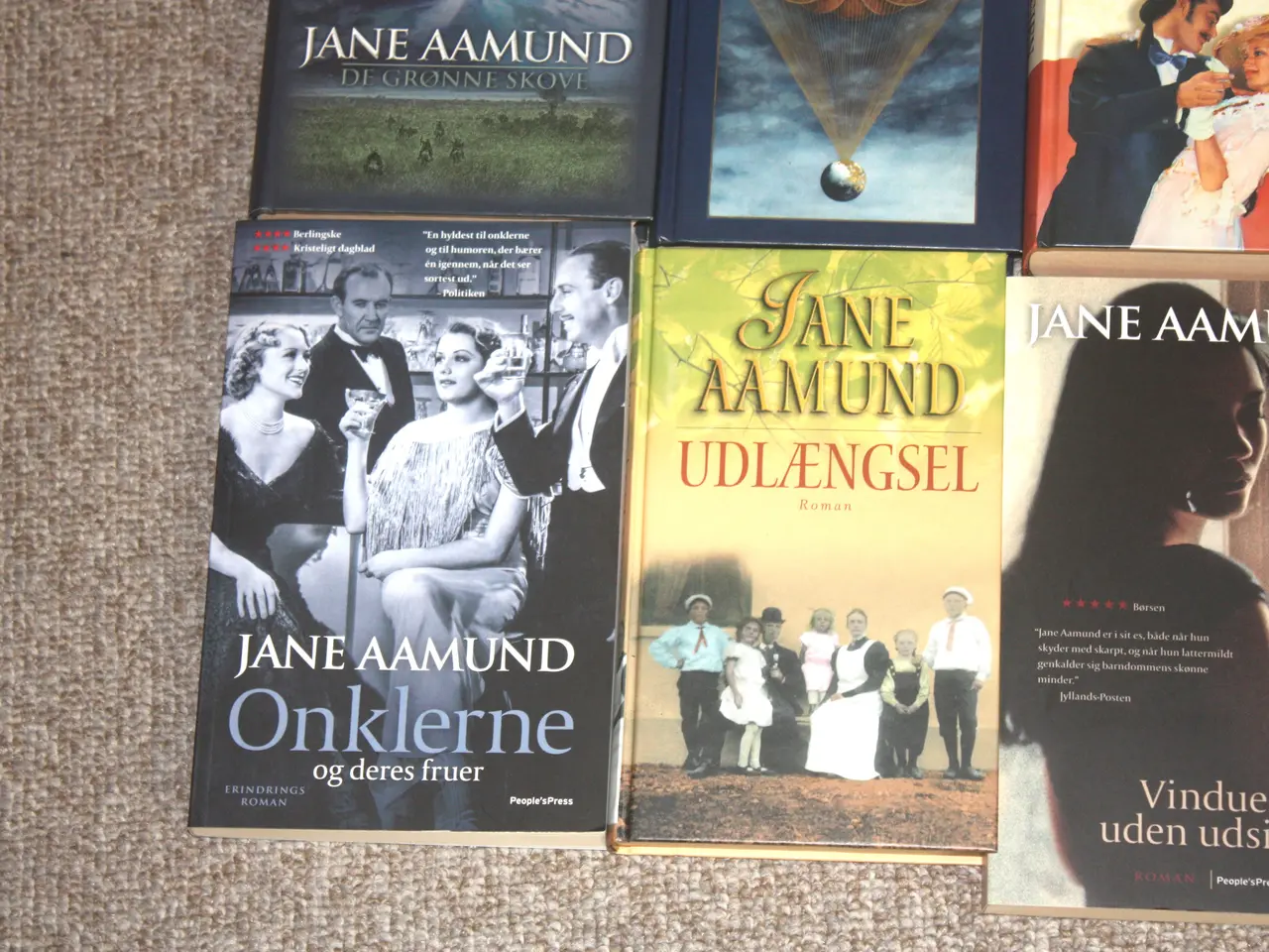 Billede 4 - Onklerne og deres fruer af Jane Aamund