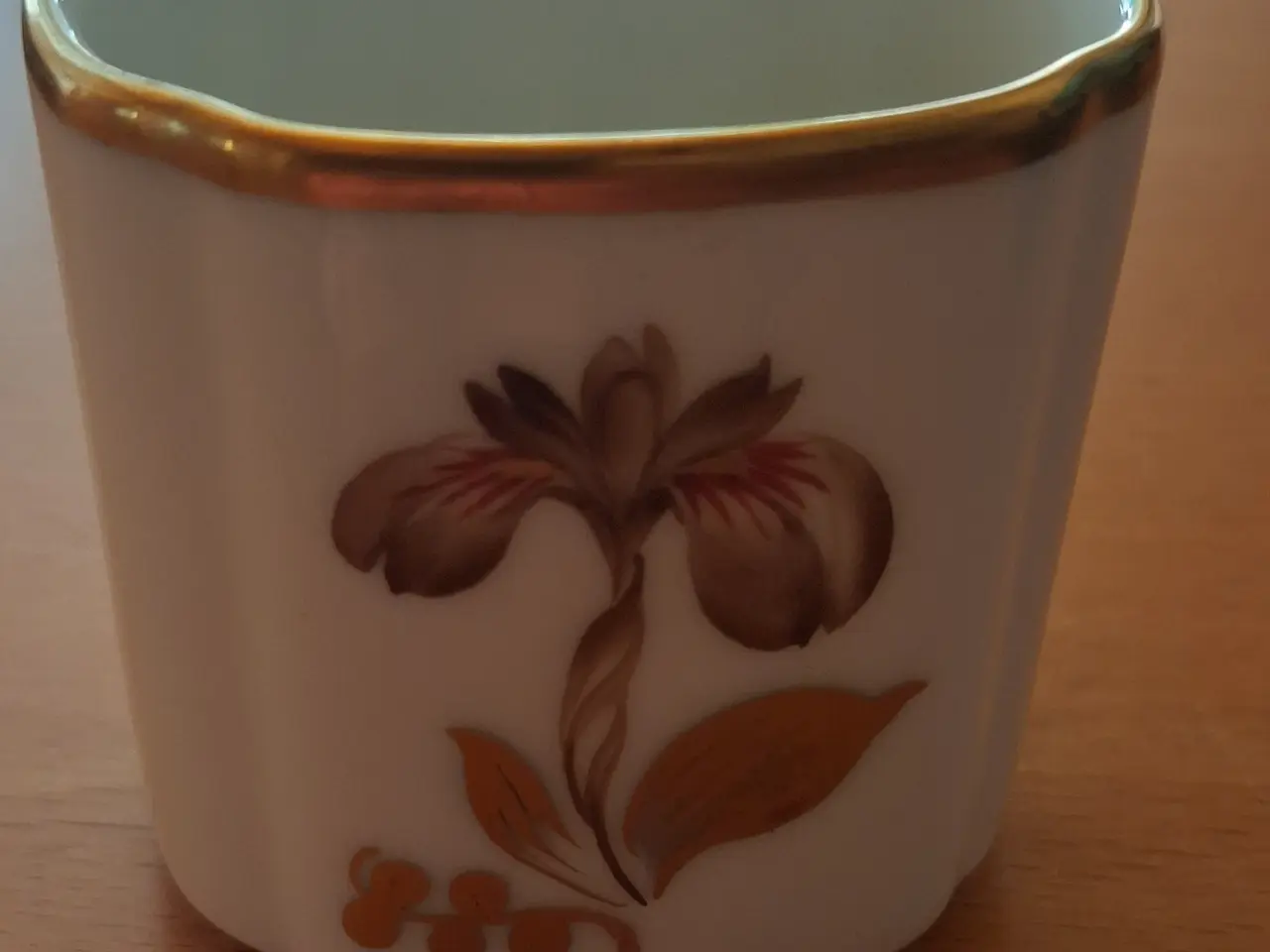 Billede 1 - Cigaretbæger Brun Iris