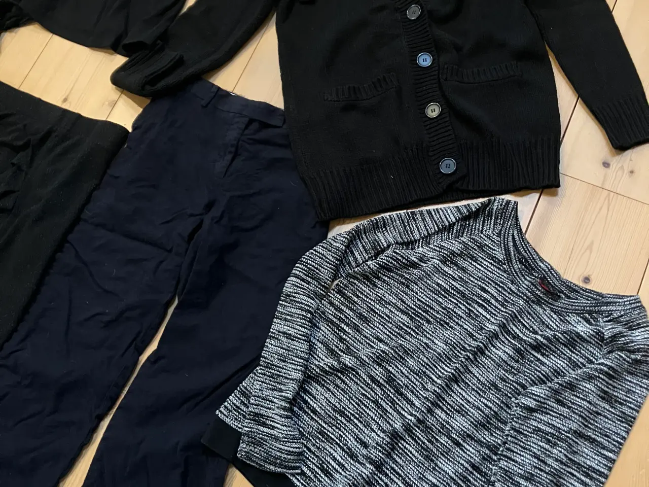 Billede 2 - Bluser, toppe, shorts, bukser mm