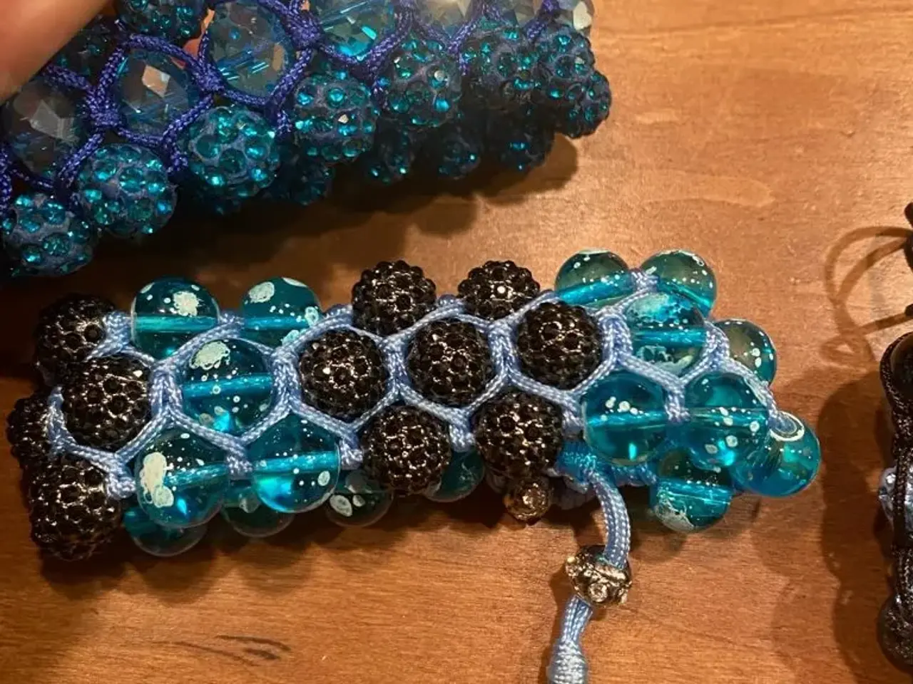 Billede 7 - Flotte nye knyttede armbånd
