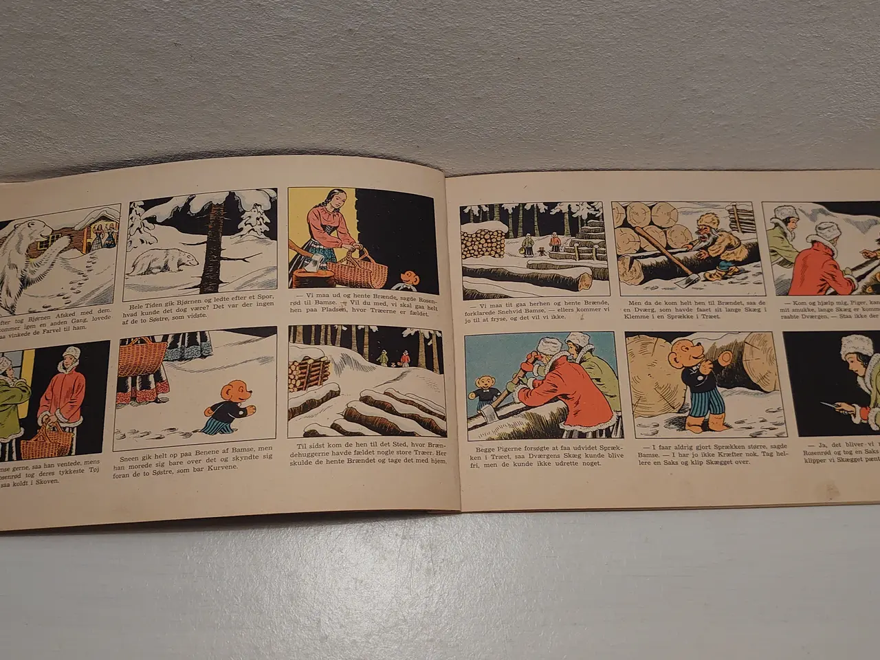 Billede 4 - Bamse besøger Snehvid og Rosenrød. Nr26,1948