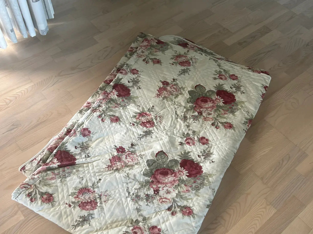 Billede 1 - Lene Bjerre Sengetæppe og lamper og 2fags gardiner
