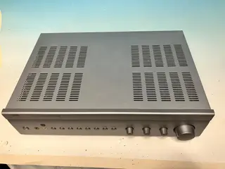 NAD forstærker C326BEE 150W ved 4 ohm