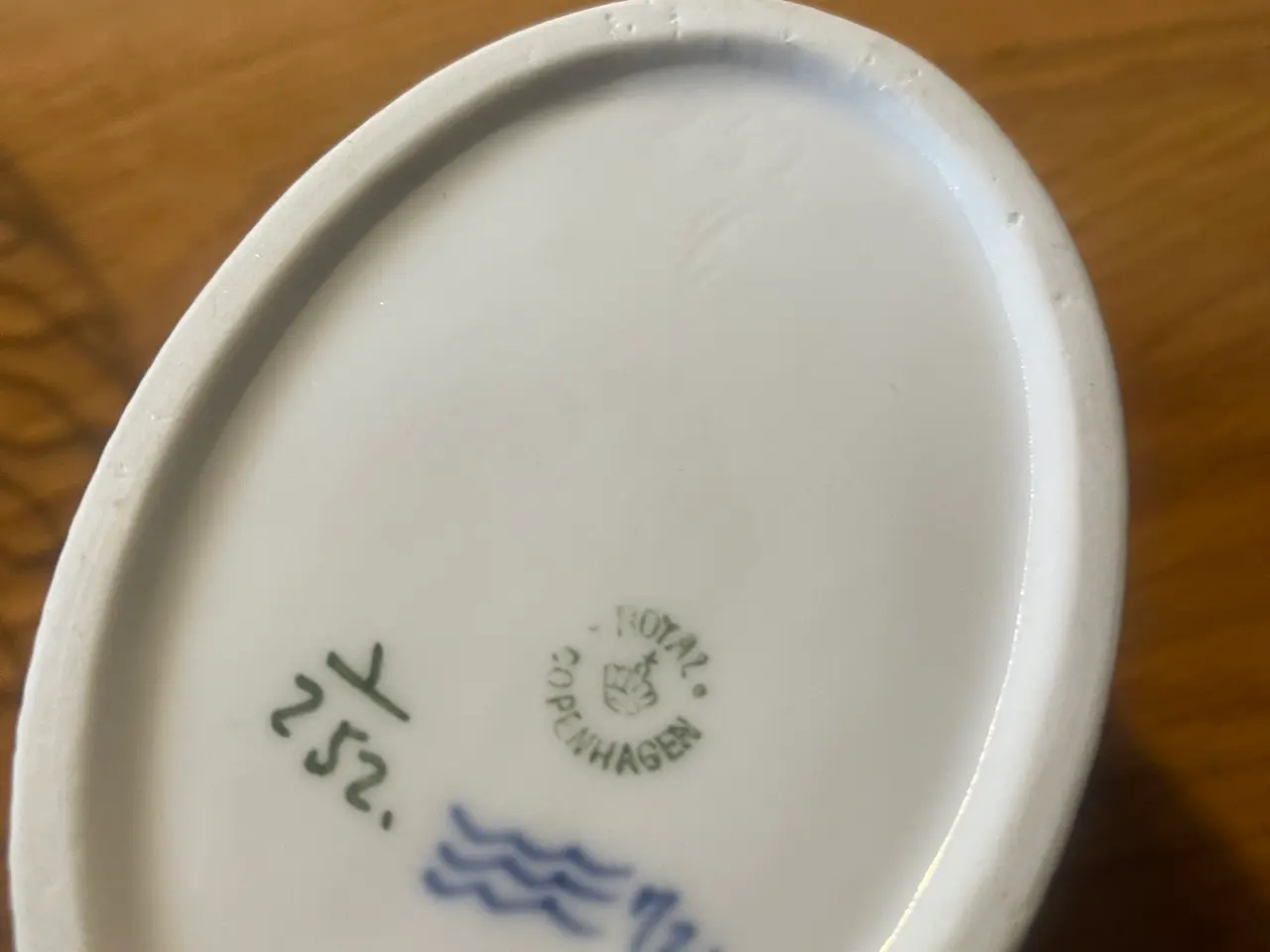 Billede 2 - Royal Copenhagen Musselmalet riflet – lille kande