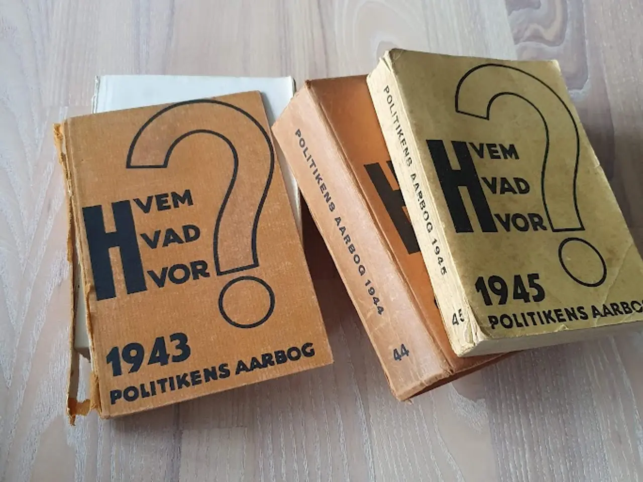 Billede 5 - Hvem Hvad Hvor årbog - 1943, 1944, 1945