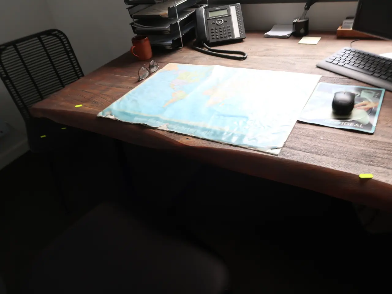 Billede 3 - Plankebord samt kontorstol