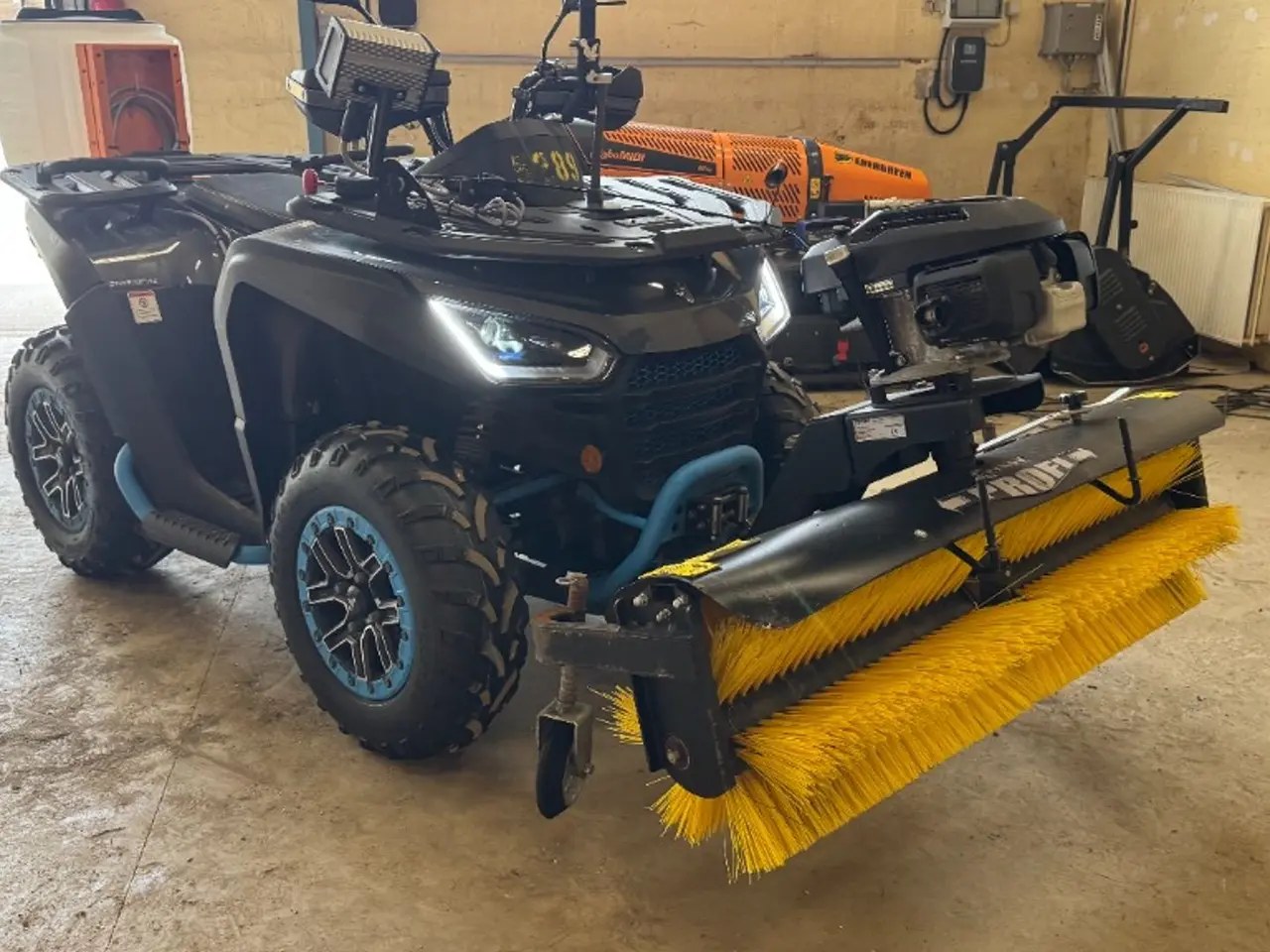 Billede 3 - Segway 600GS  Snarler med kost i front og Lehner spreder i bag.