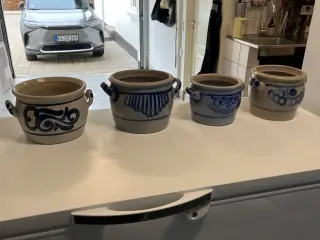 Gamle krukker 150 kr stk
