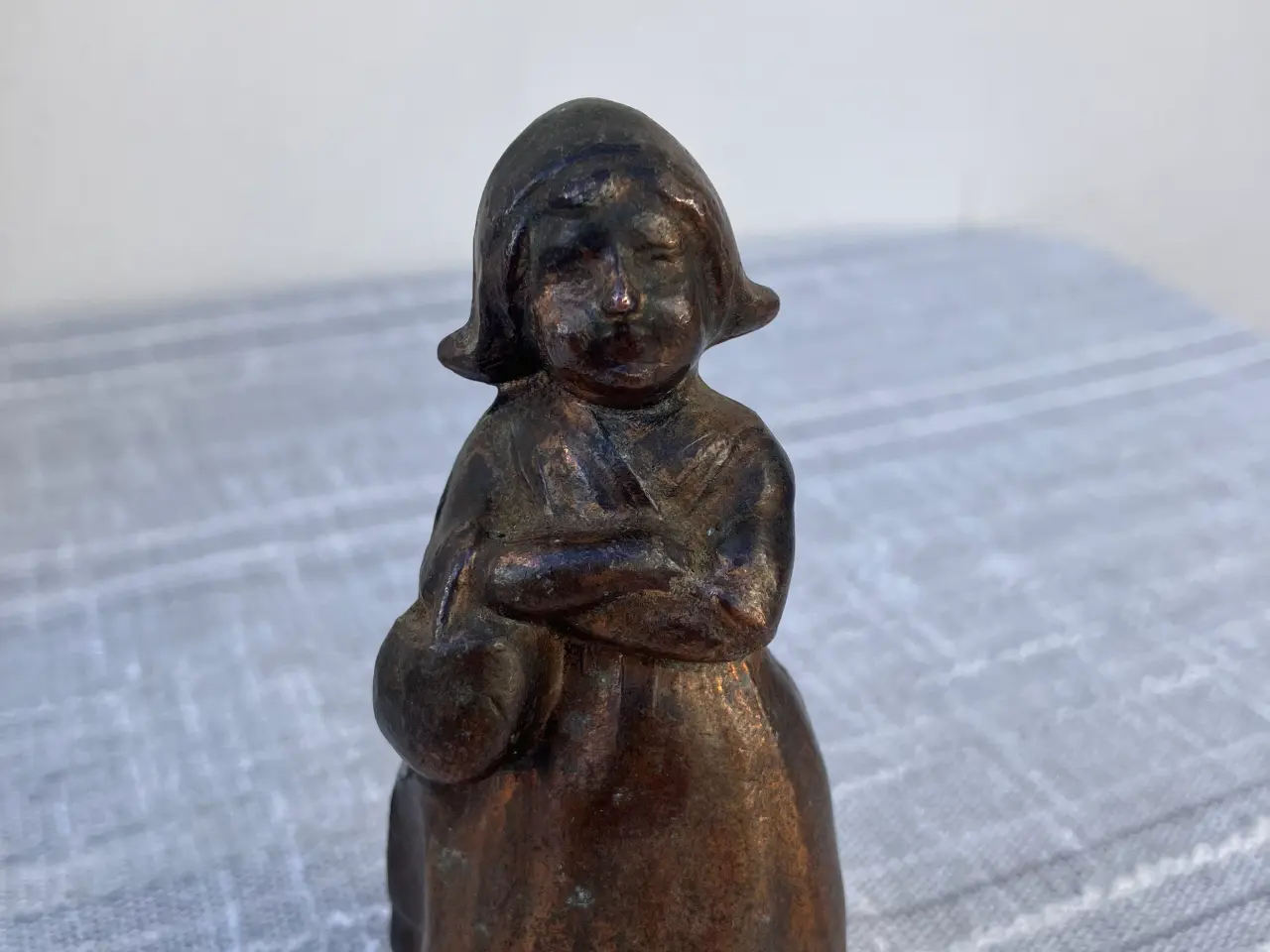 Billede 1 - Charmerende lille figur i bronze/messing look.