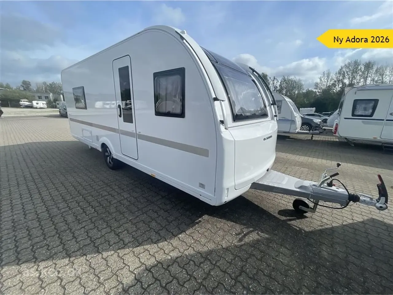 Billede 1 - 2026 - Adria Adora 572 UT   Adria Adora 572 UT Årg, 2026 4 sovepladser, 5 siddepladser, enkeltsenge og toilet og bad i bagenden