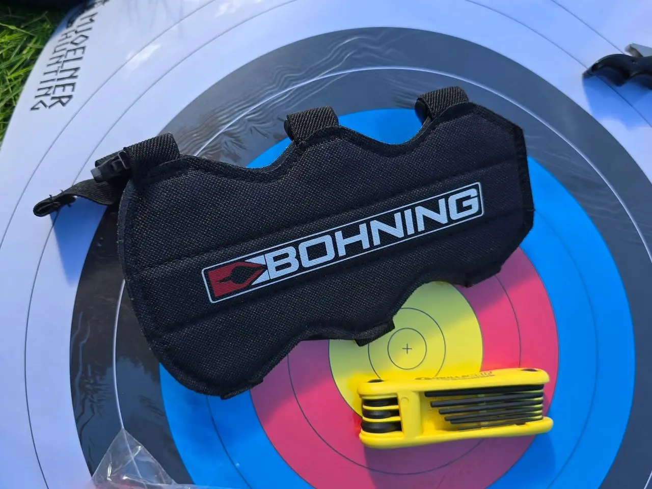Billede 5 - 🎯 Bear Attitude compoundbue – komplet bueskydning