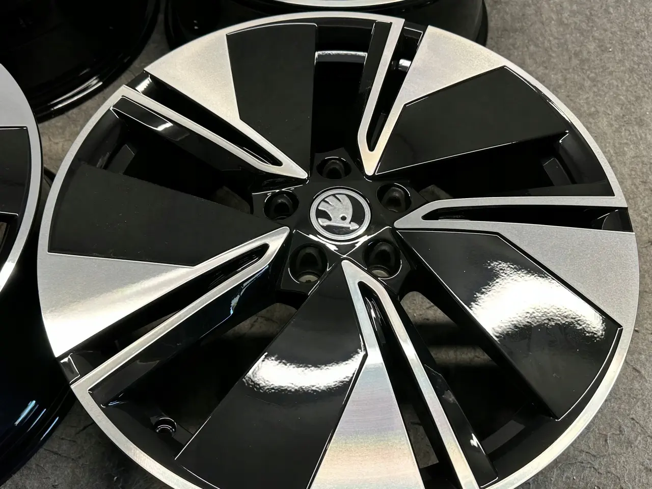 Billede 4 - SKODA ENYAQ iV 80 80x 5LA 5L 19 19” 8j x 19 5x112