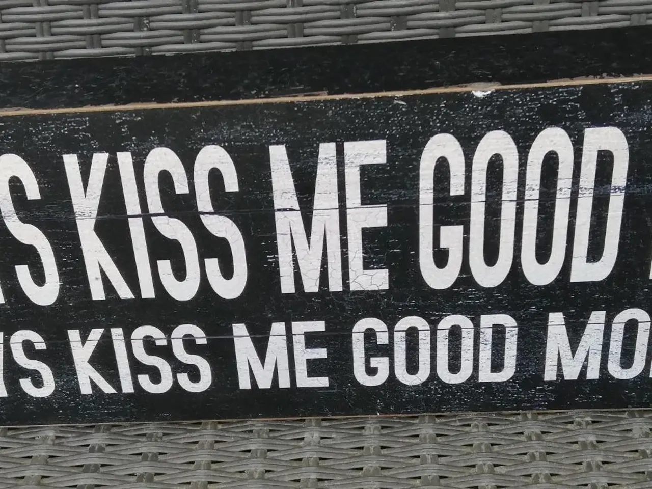 Billede 3 - ALWAYS KISS ME GOOD NIGHT, RETRO TRÆ SKILT