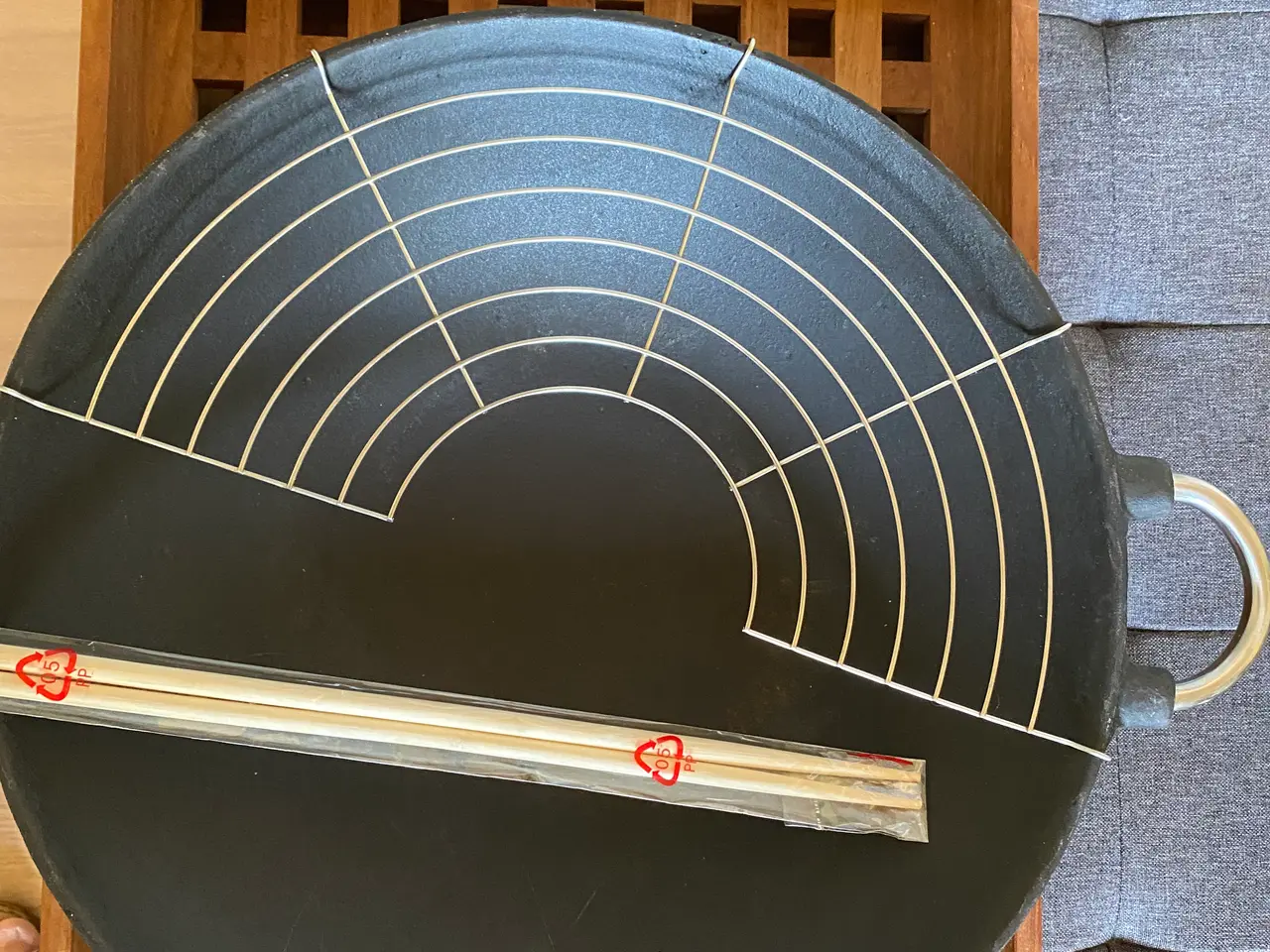 Billede 3 - Wok med låg og rist og spisepinde