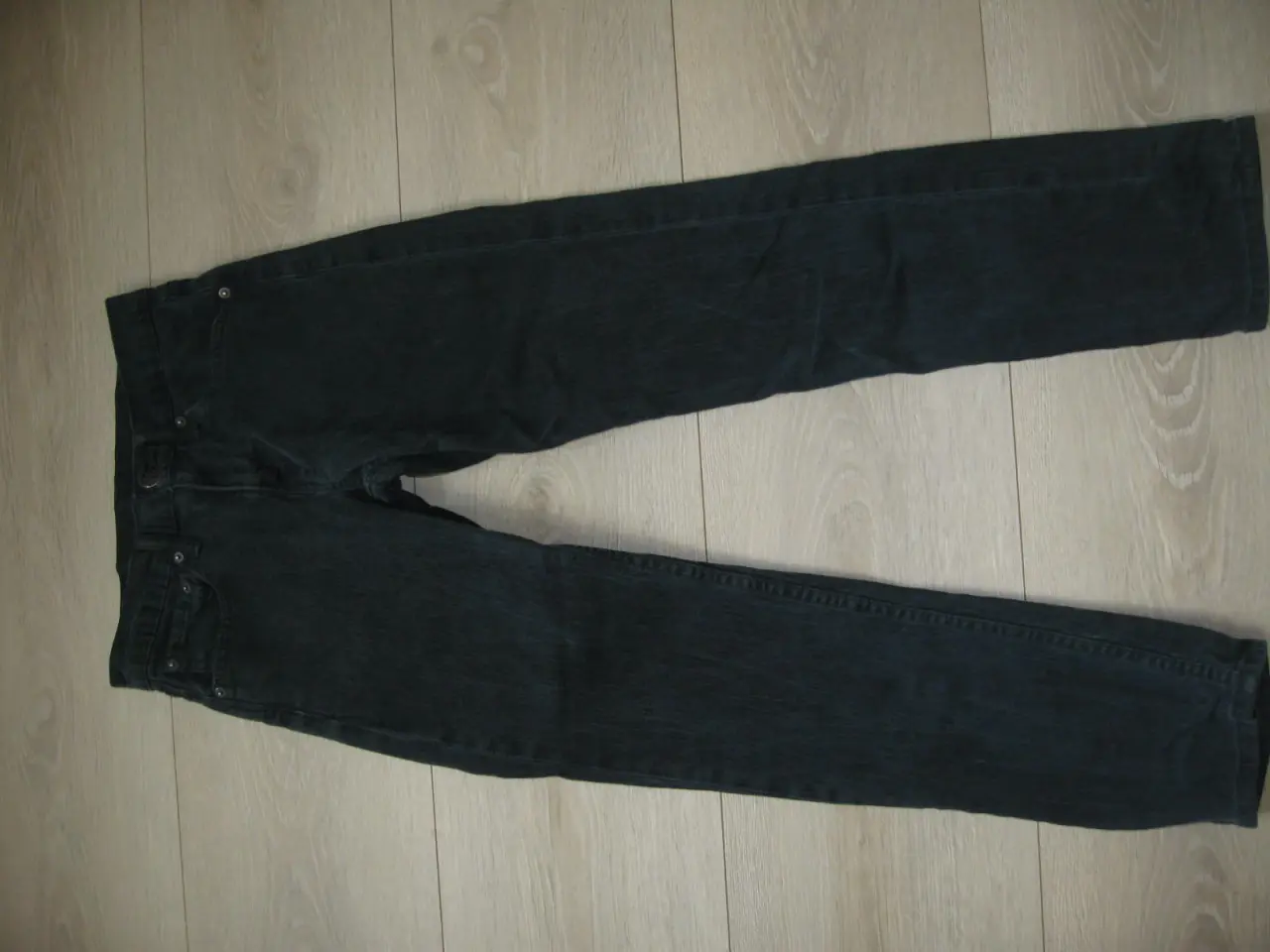 Billede 1 - Levi's str 28/30 herremodel