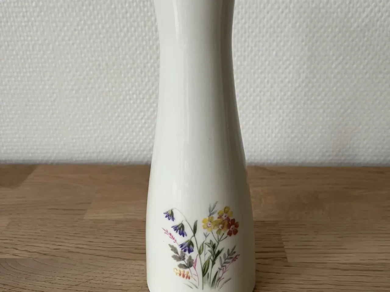 Billede 2 - Flot vase med blomster-dekoration