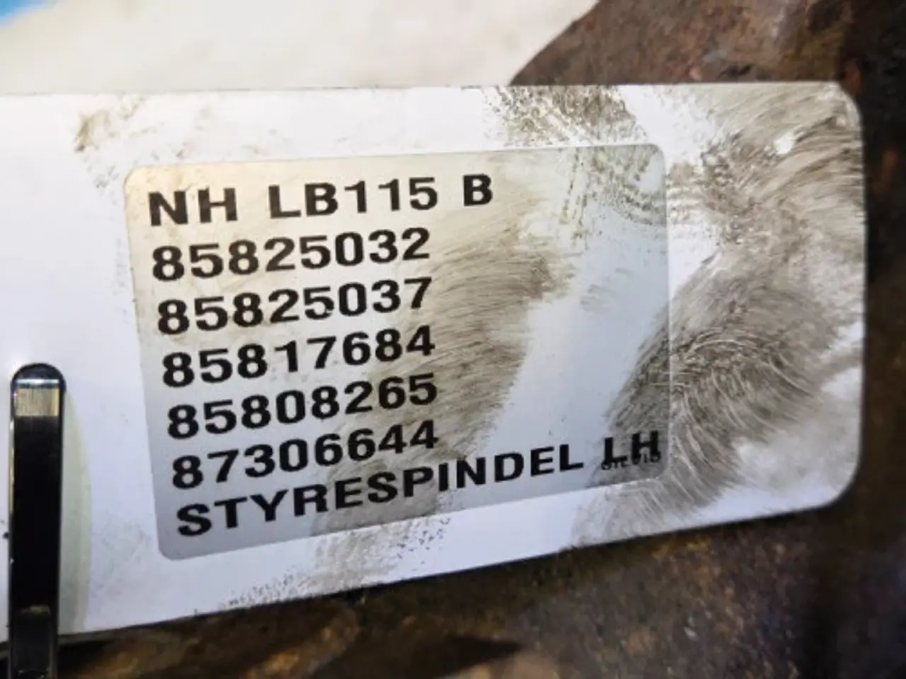 Billede 17 - New Holland LB115B Hjulnav L. 85825032