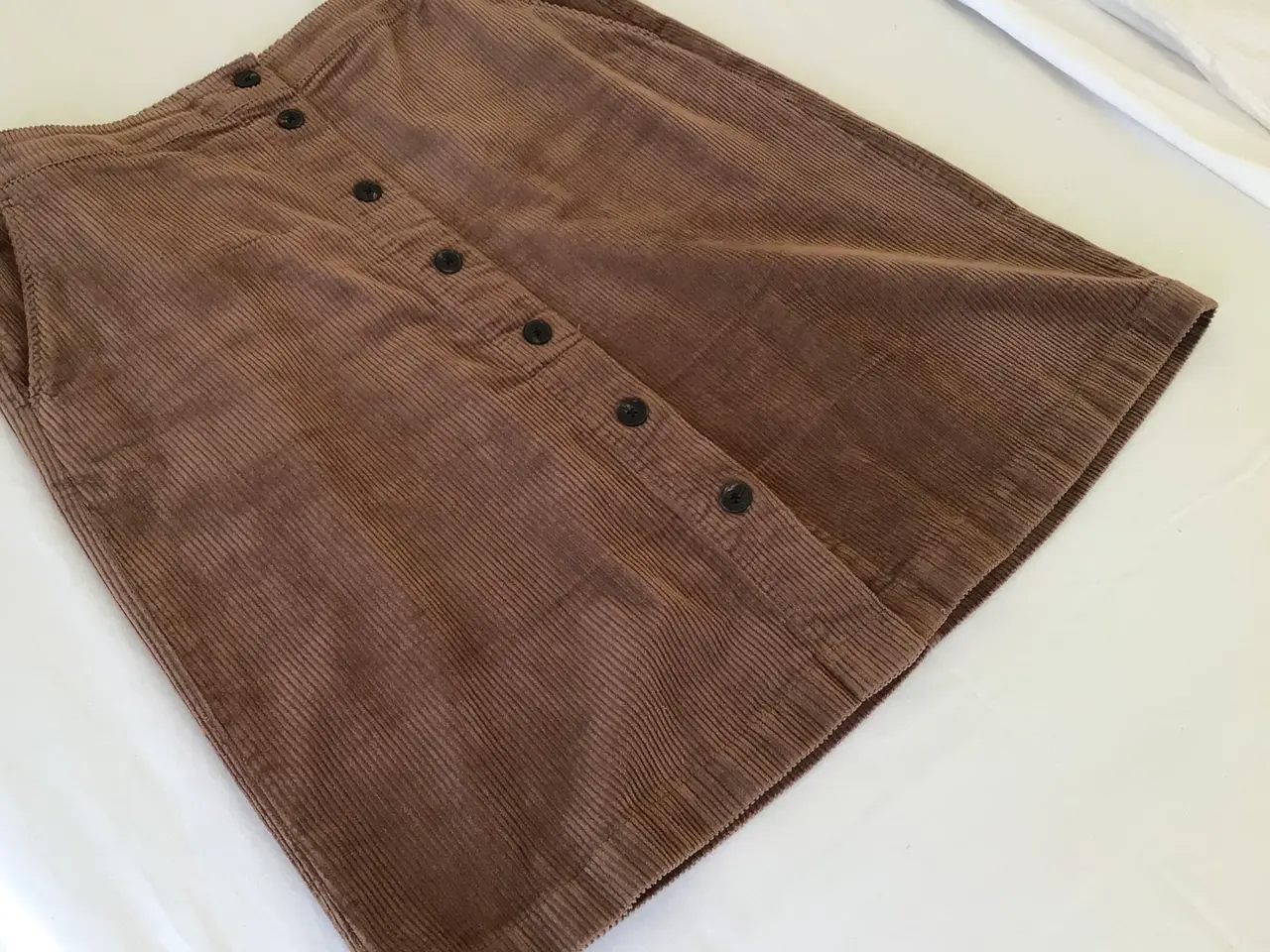 Billede 2 - Lækker nederdel 200,- incl porto 40,-