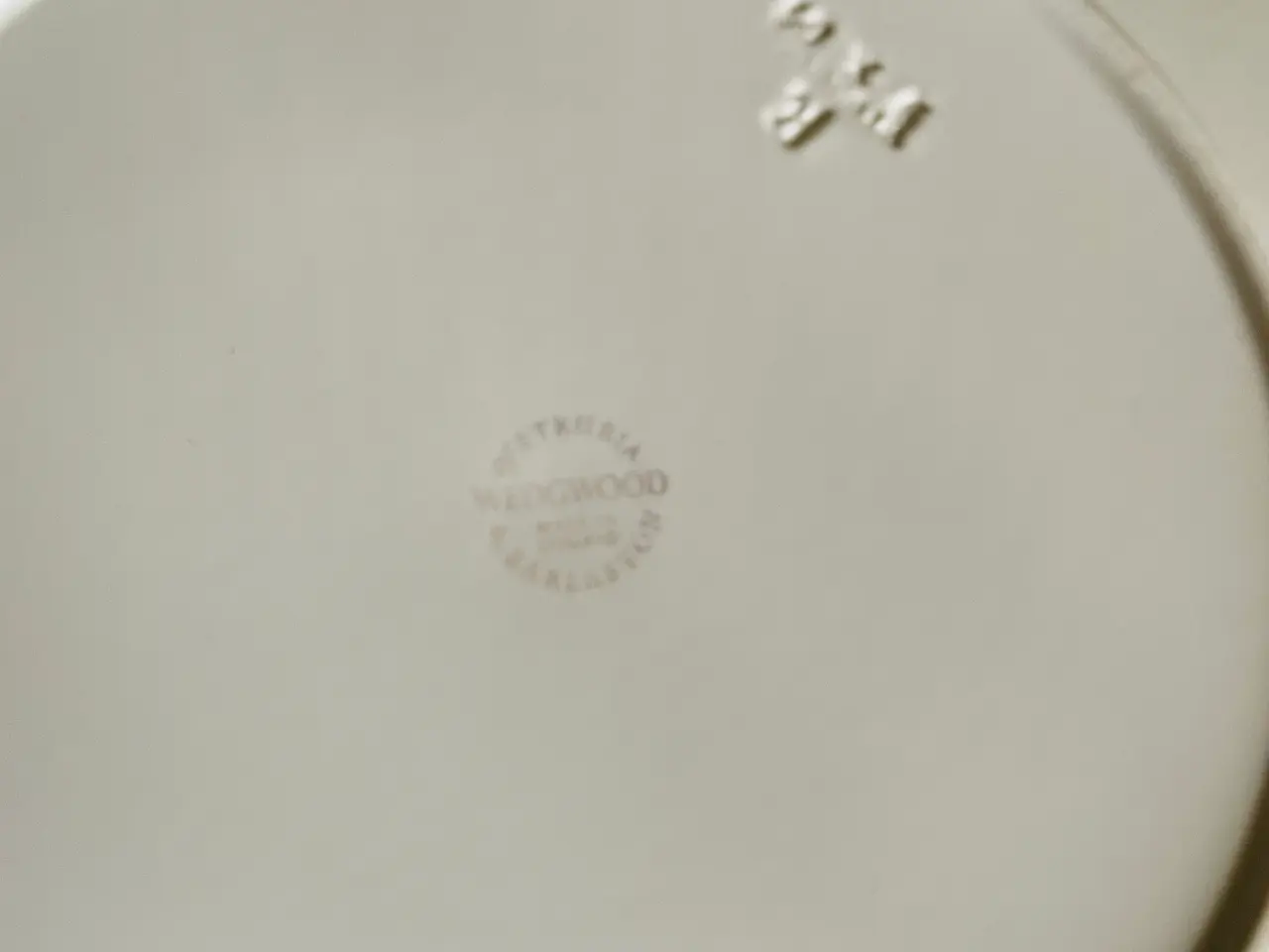 Billede 6 - 3 fine Wedgwood muslinge tallerkner. Pris pr. stk.
