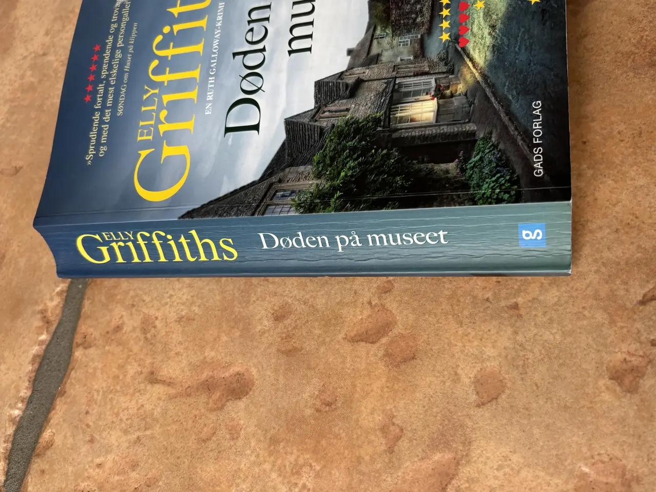 Billede 5 - Elly Griffiths bog – Døden på museet – dansk krimi