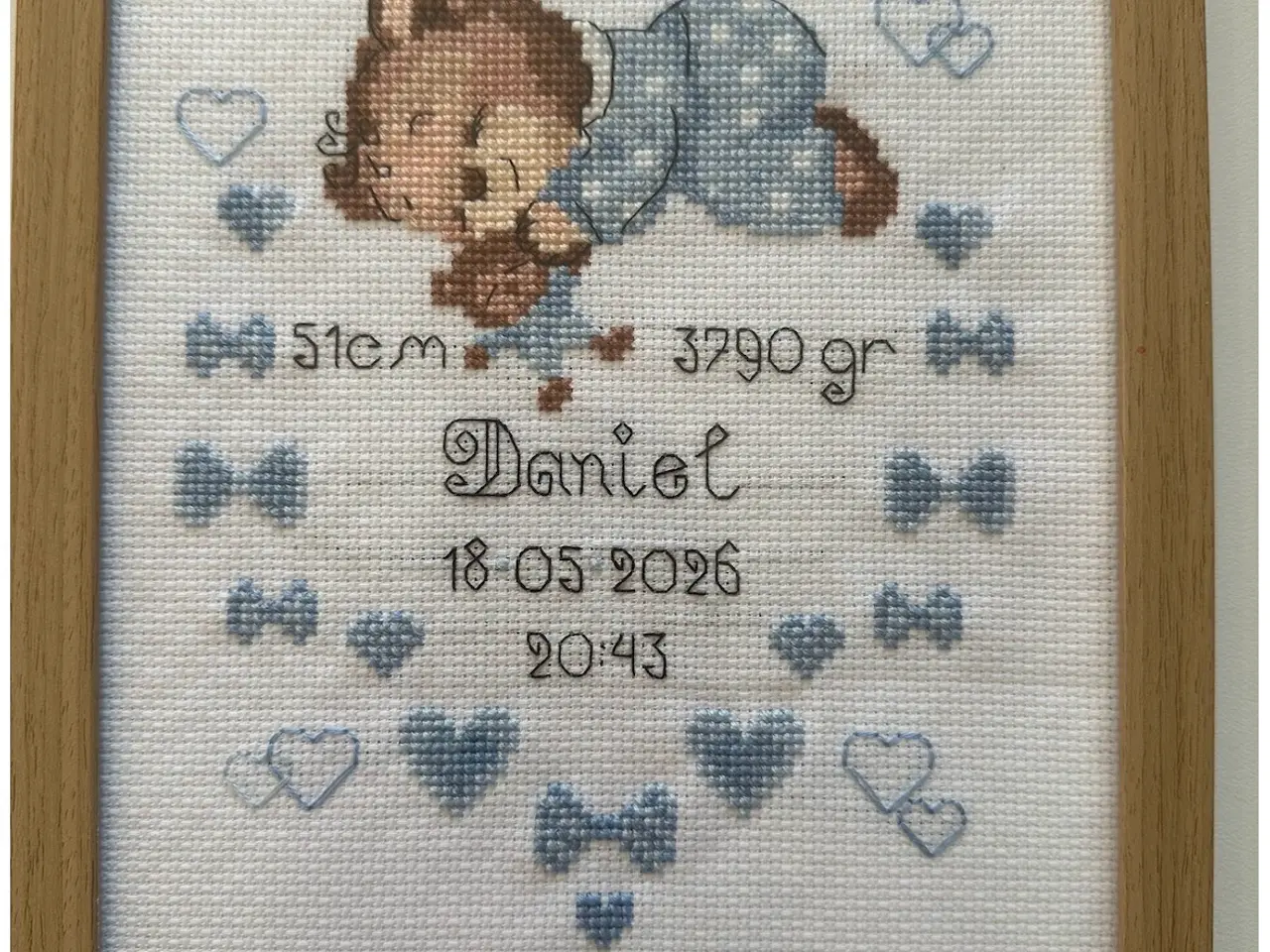 Billede 1 - Personlig broderet fødselsbillede 18x24 cm