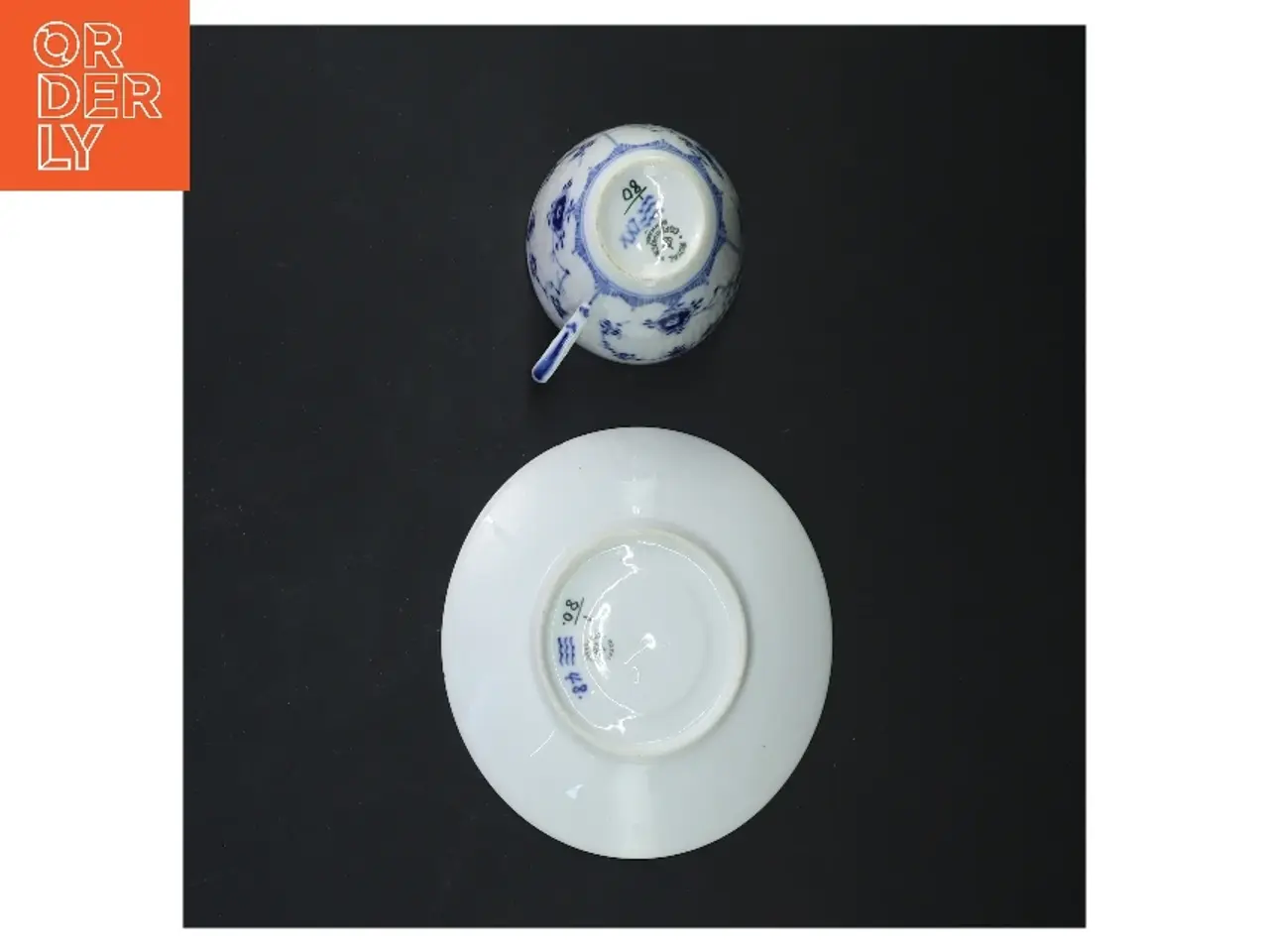 Billede 6 - Kaffekopper og underkopper i porcelæn, musselmalede, fra Royal Copenhagen (str. Ø 12 og Ø 6,5 cm)