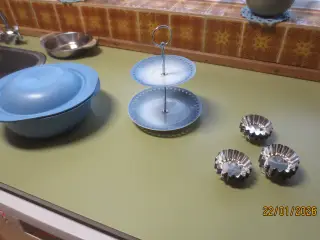 1 stk Tuppeware skål 1 stk Kageopsats 