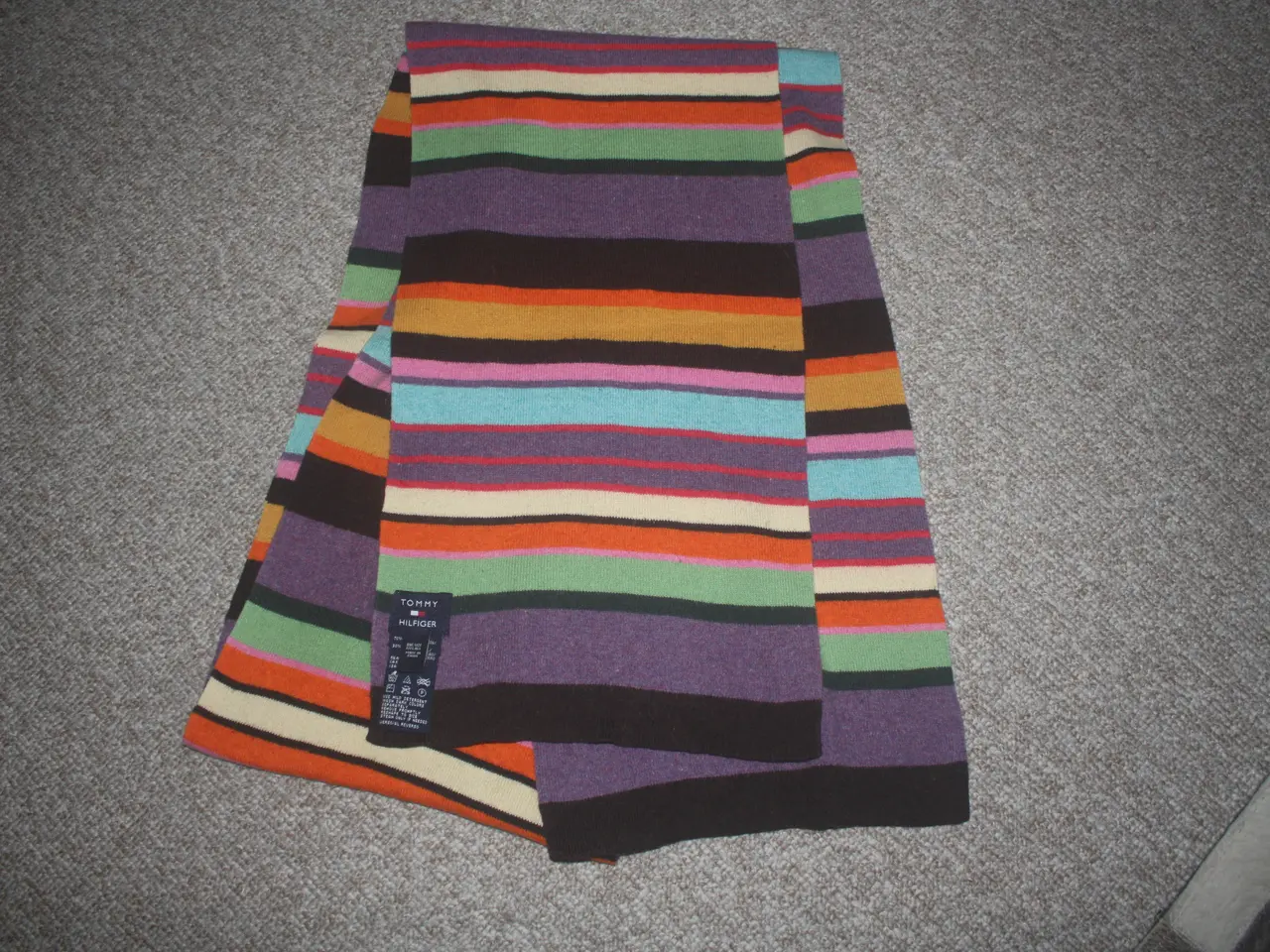 Billede 2 - Tommy Hilfiger stribet tørklæde 205 cm x 26 cm