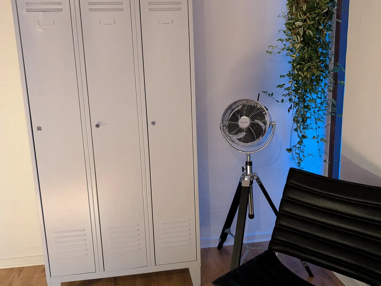 Billede 3 - Metalskab med 3 døre