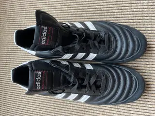 Adidas Mundial fodboldsko størrelse 42 til hårde b