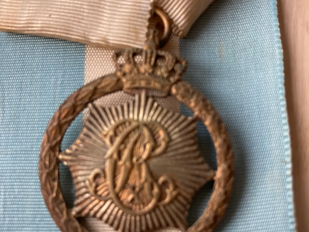Billede 7 - Højhat//Bowlerhat fra 1923 og emblemer