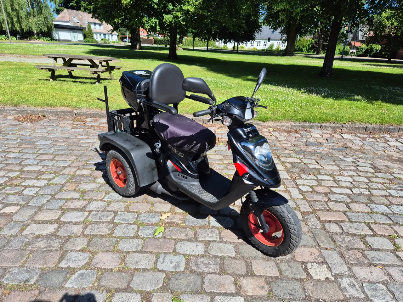 Billede 1 - Pgo hot p3 2 takter 3 hjulet står næsten som ny