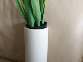 FLOT HVID KERAMIK VASE 25 CM ER NUMMERERET I BUNDE