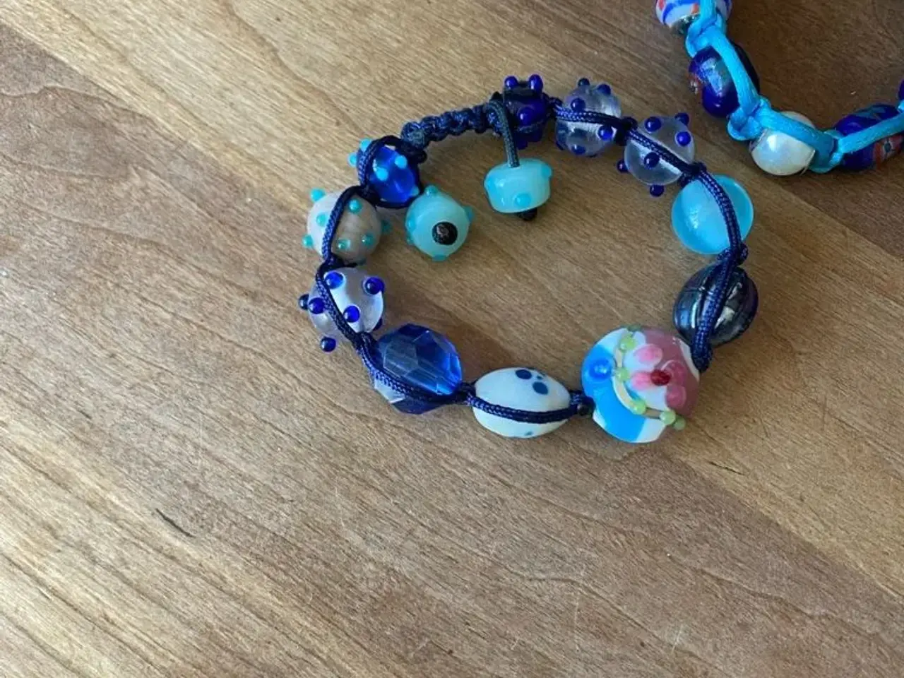 Billede 3 - Nye knyttede armbånd