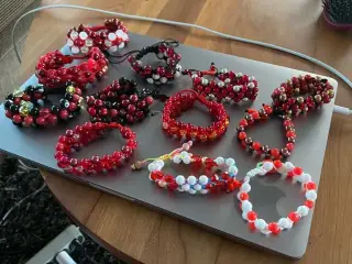 Nye knyttede armbånd