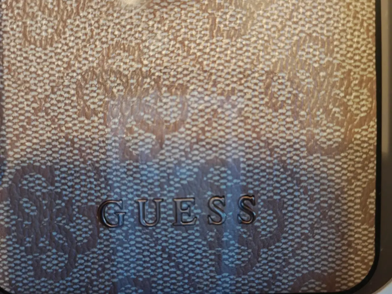 Billede 2 - Flot mobil cover sælges af mærket guess.