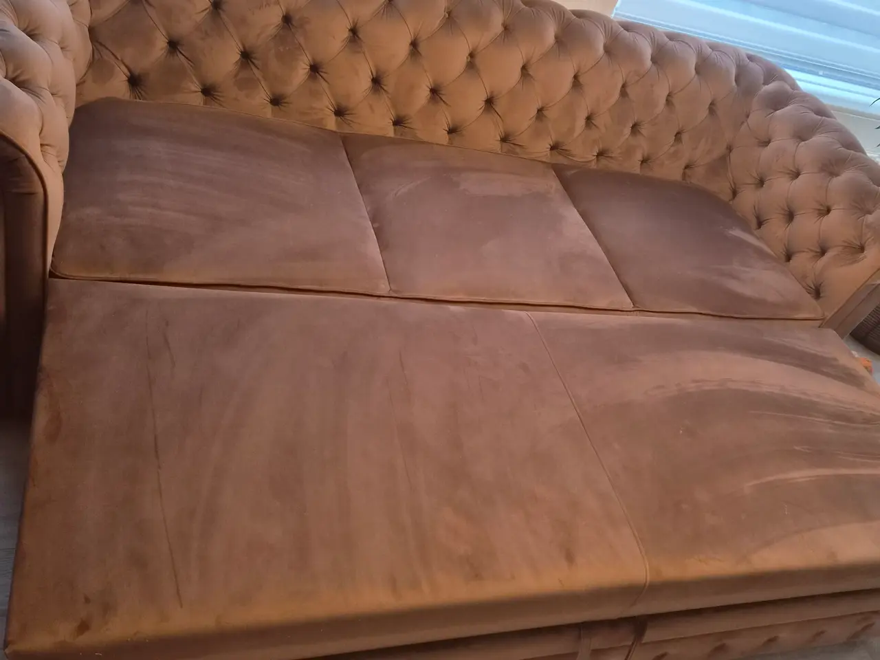 Billede 3 - Chesterfield-sofasæt med sovefunktion og bord