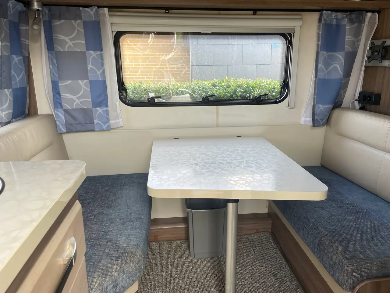 Billede 5 - Nysynet Hobby 400 SFE, Deluxe Campingvogn &fortelt