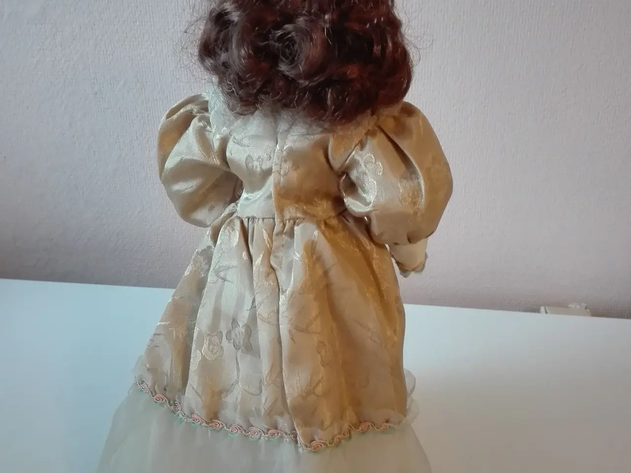 Billede 3 - Pyntedukke i porcelæn