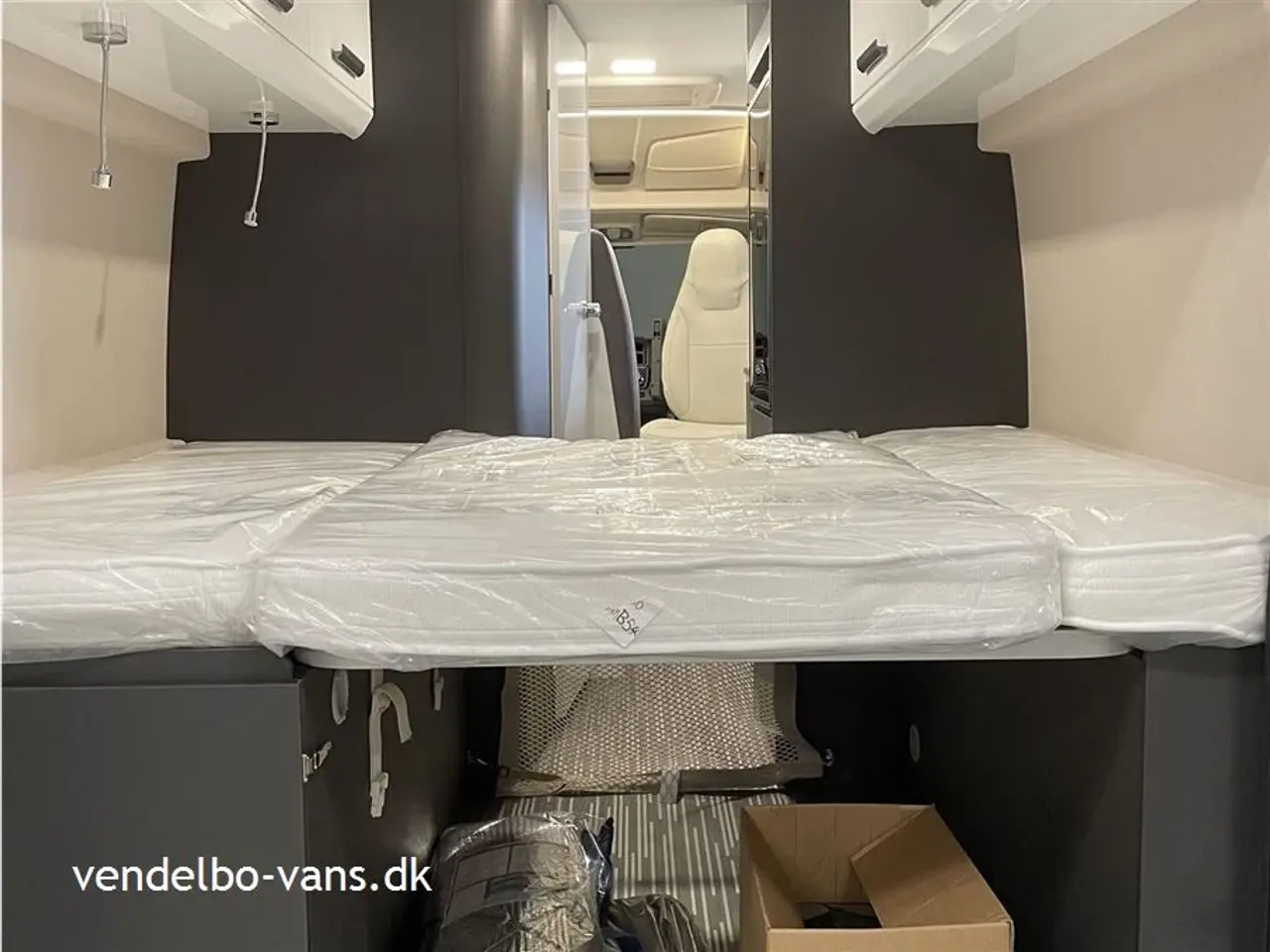 Billede 8 - 2025 - McLouis Menfys Van 03 S-Line Campervan med dobbeltseng UNDER 6 meter