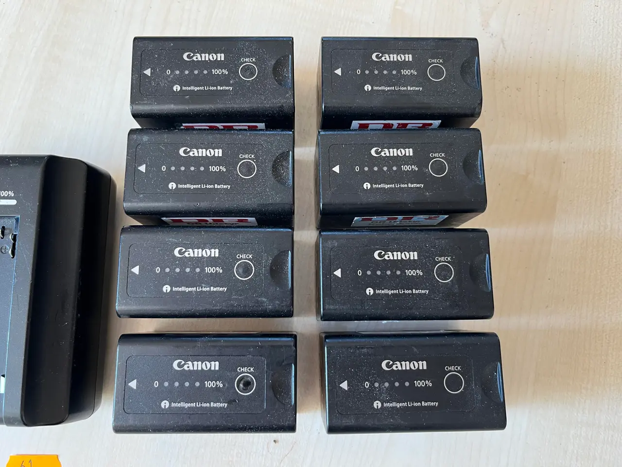 Billede 2 - Oplader og 8. Stk. Canon batterier