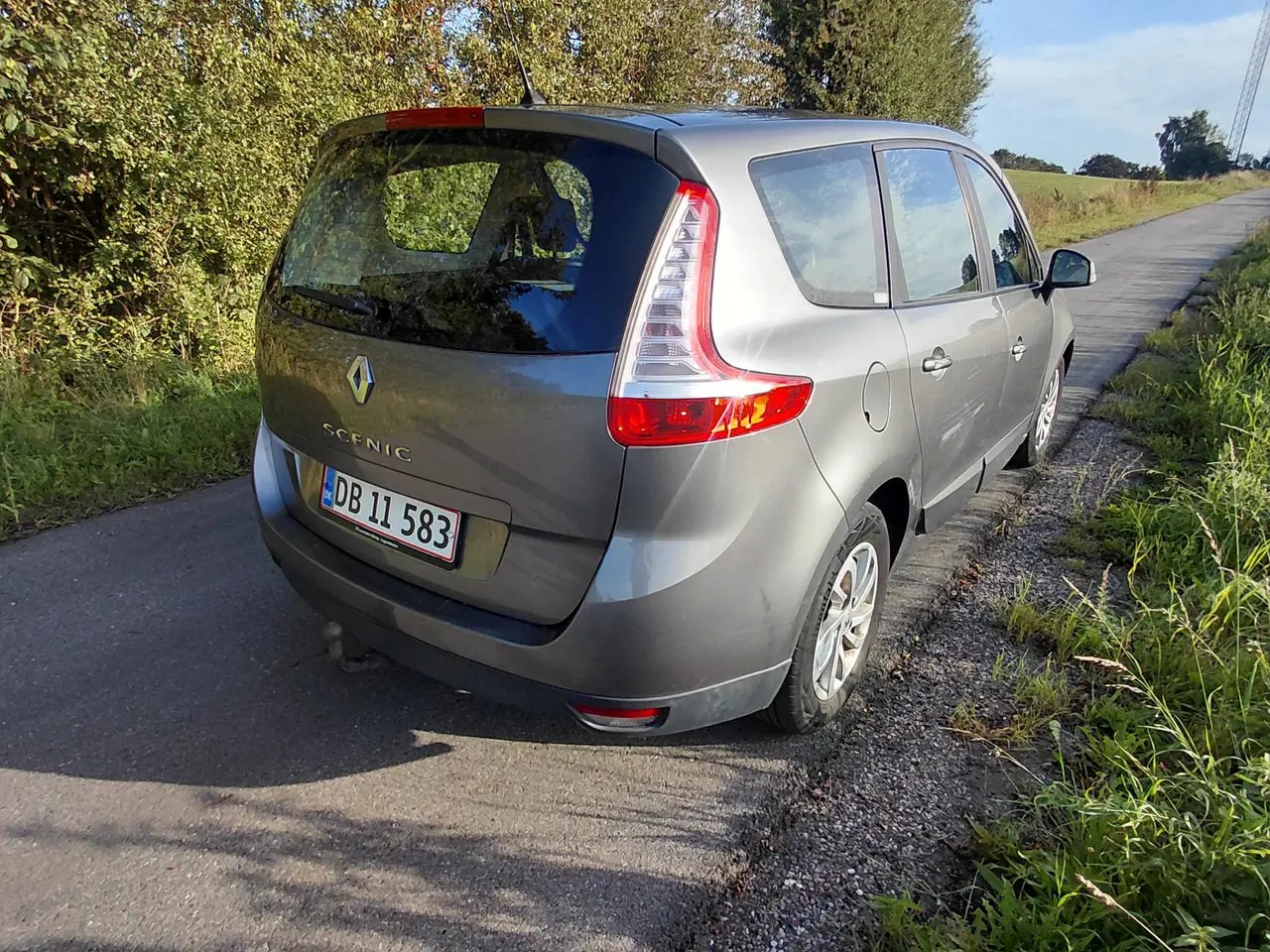 Billede 3 - pæn rumelig familebil til fornuftig pris 